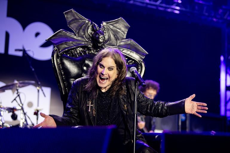'Back to the Beginning', la película del último concierto de Ozzy Osbourne y Black Sabbath, llega a los cines y sale el 11 de diciembre en 4K, CD y vinilo.